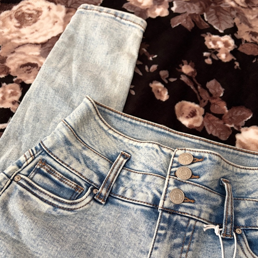 Refuge High Rise Light Blue Jeans - Picture 5 of 13